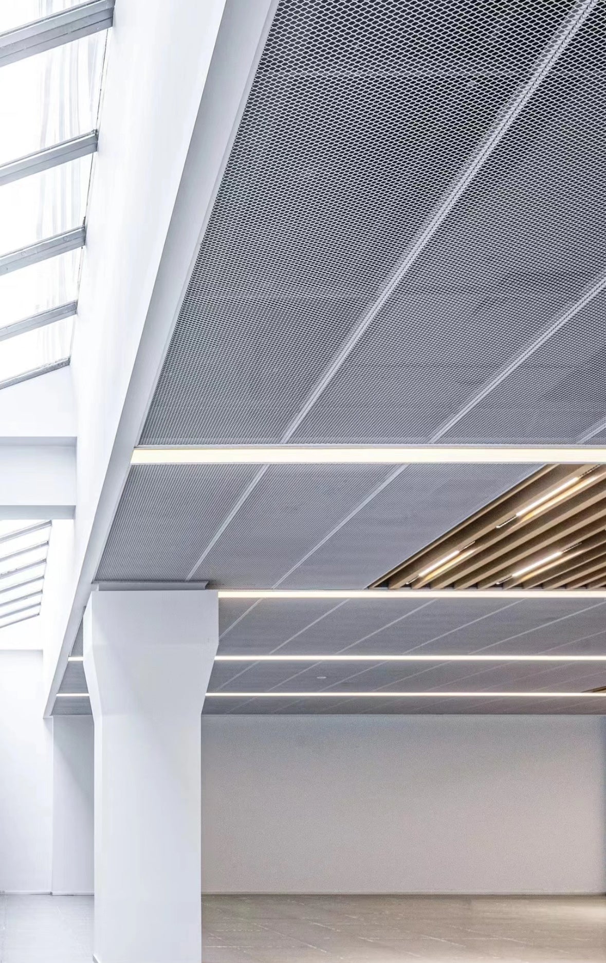 Expanded Mesh Panel Ceiling Plate